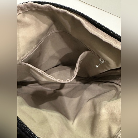 π€π€ Canyon Crossbody Bag β Black with Sand Liningπ€π€ - Picture 13 of 13